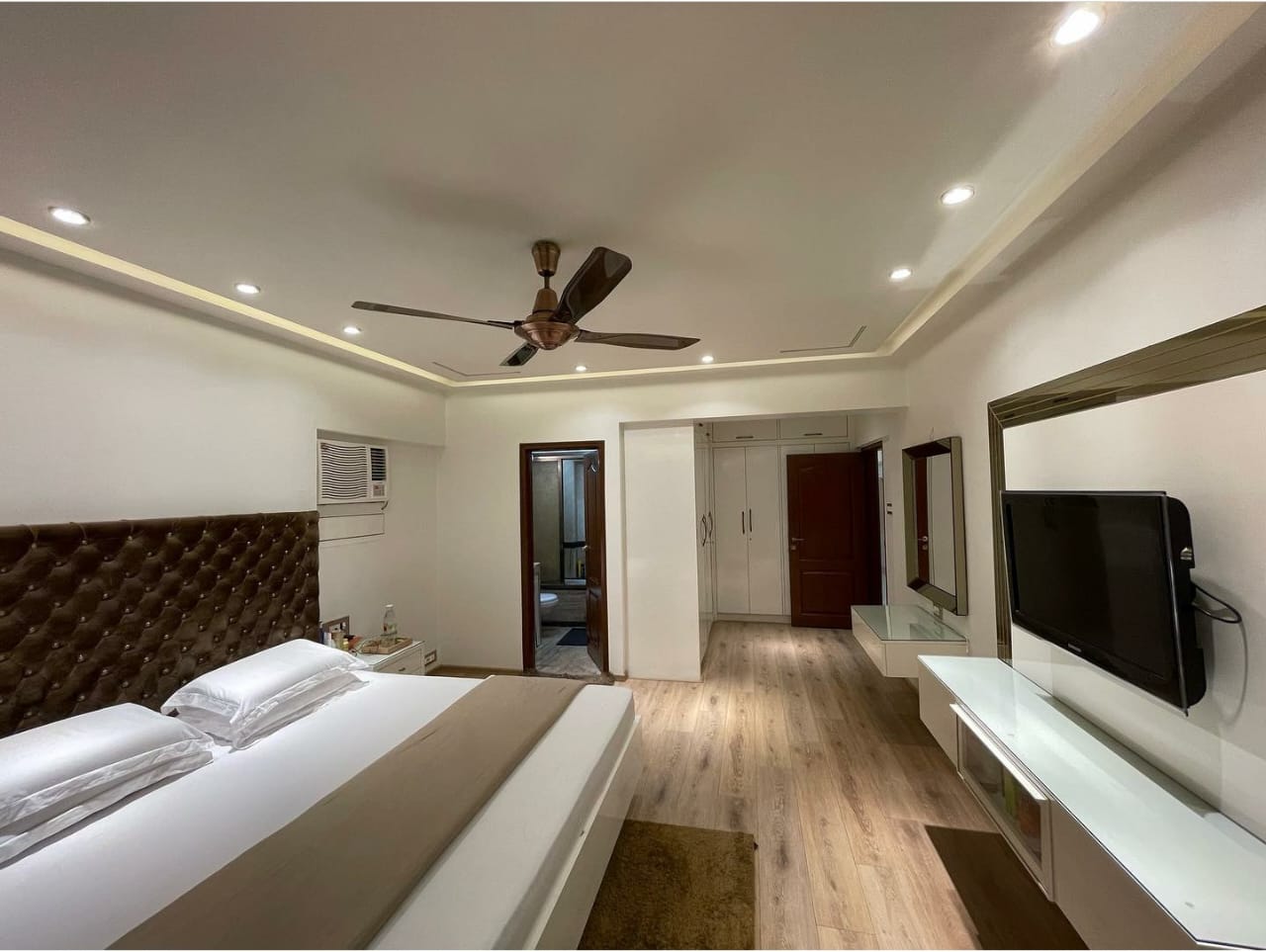 3 BHK Semi Furnished in Flamingo , Khar West